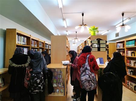 بازدید از کتابخانه